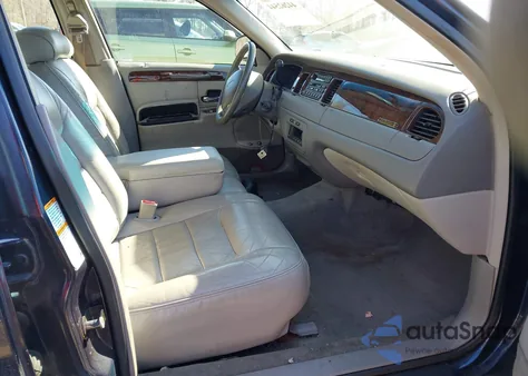 2000 Lincoln Town Car Executive из США, поврежденный, VIN 1LNHM81W7YY797025